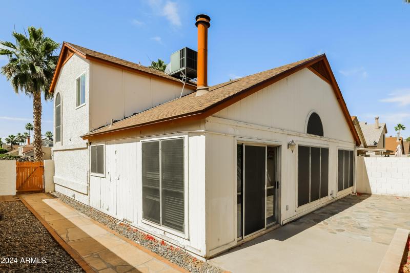 030-photo-rear-view-13782115