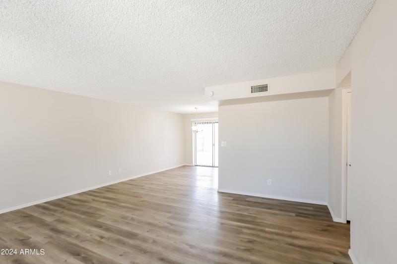 004-photo-living-room-11640687