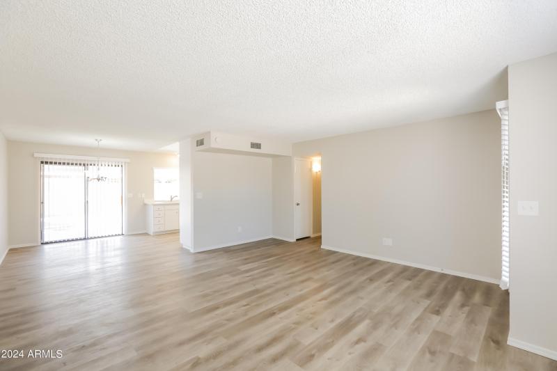 005-photo-living-room-11640696