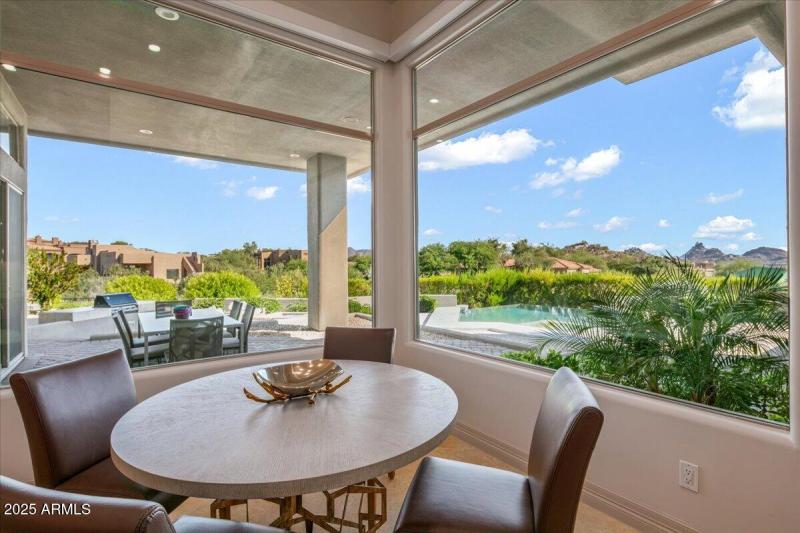 27-Breakfast Nook Views