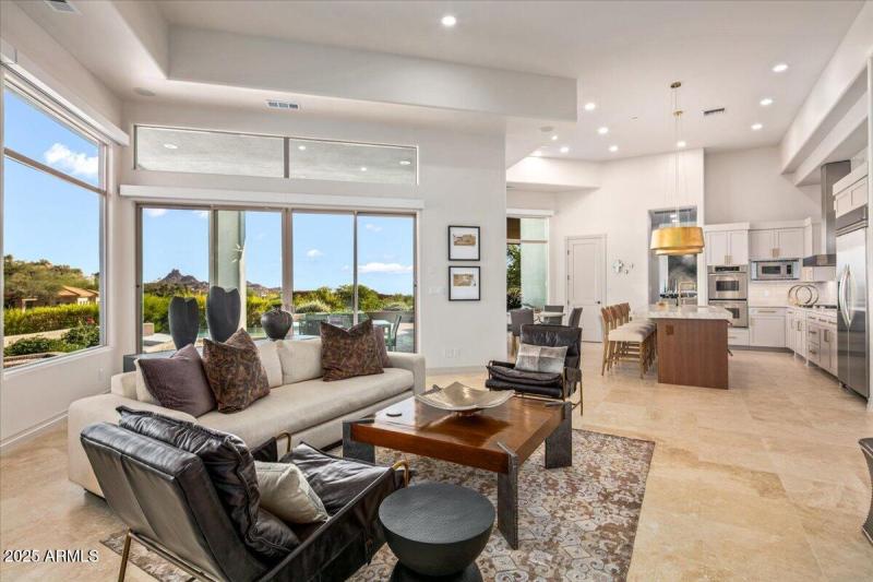 30-Family Room Views