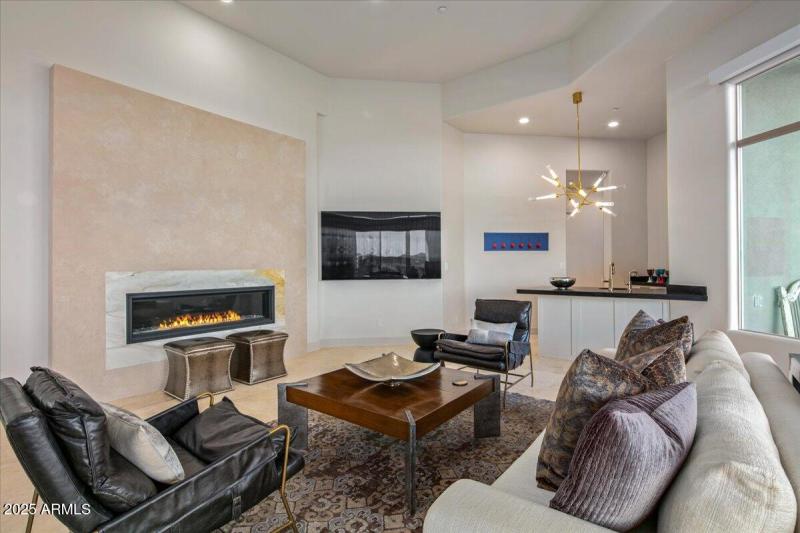 31-Family Room Details