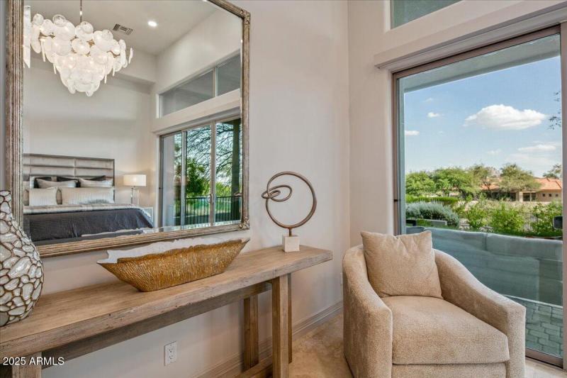 37-Primary Suite Sitting Area