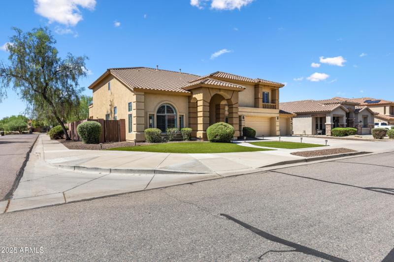 2409 W Quail Track Dr-3