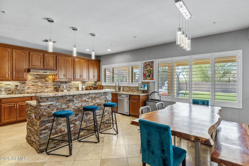 2409 W Quail Track Dr-18