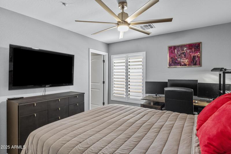 2409 W Quail Track Dr-36