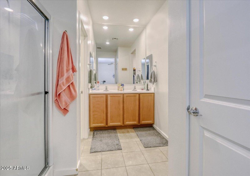 07-9825 W Trumbull-Master Bath