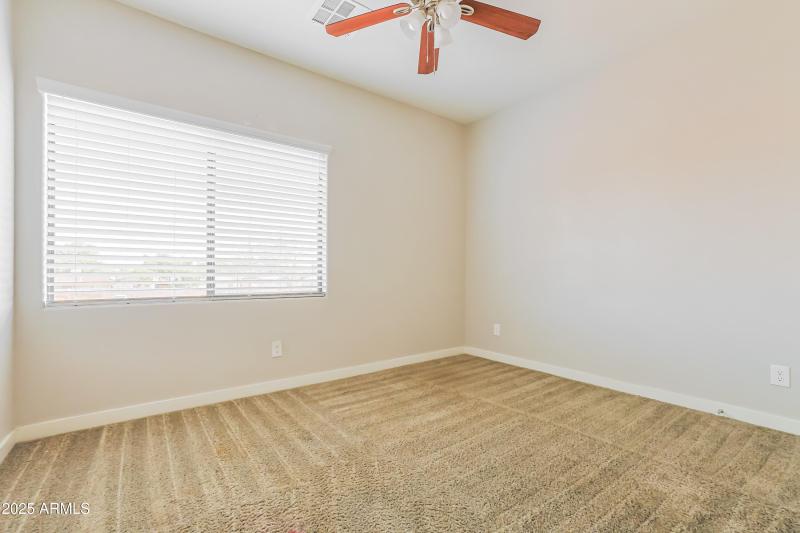 013-photo-bedroom-14589185