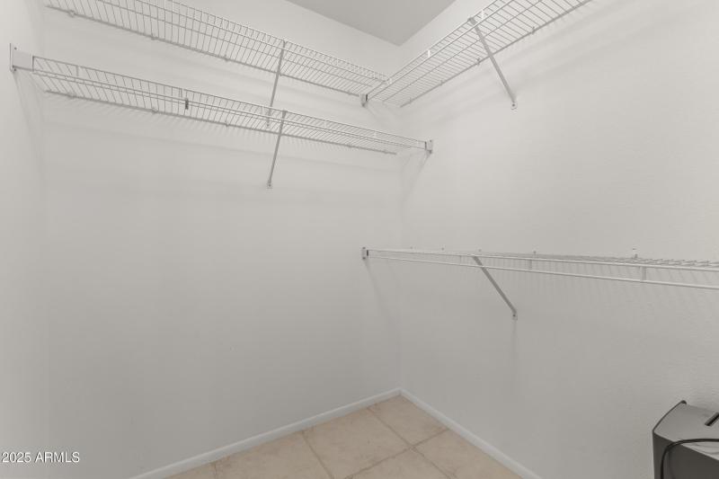 WALK-IN CASITA CLOSET