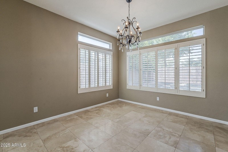 10-web-or-mls-Glenhaven-10