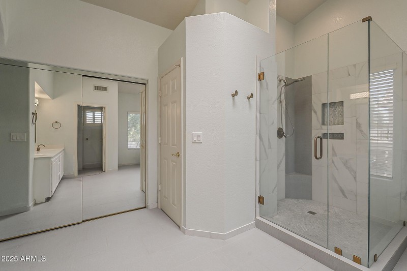 35-web-or-mls-Glenhaven-35