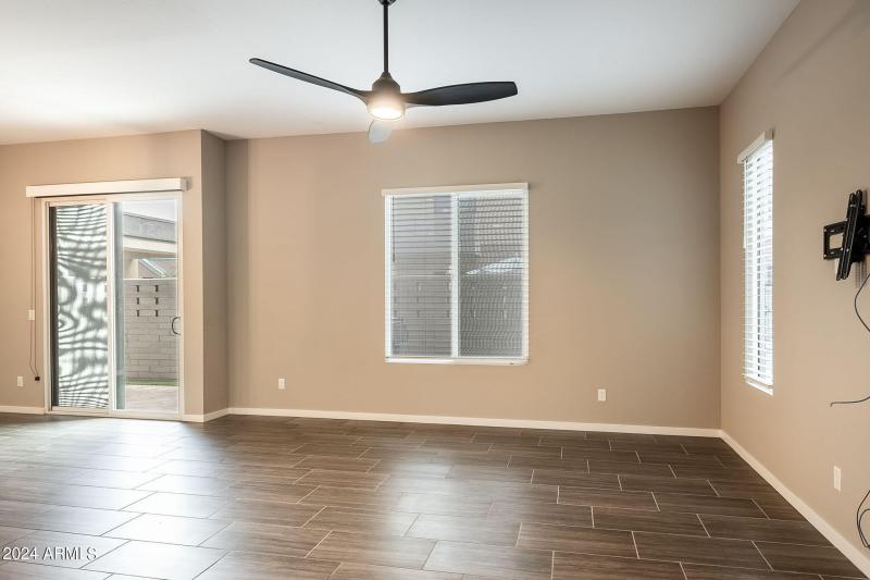 6-web-or-mls-901-s-smith-rd-1036