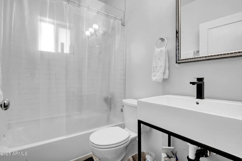 11-web-or-mls-1229 E Moreland St-11