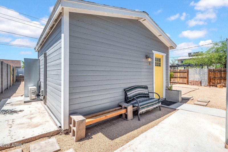 15-web-or-mls-1229 E Moreland St-15