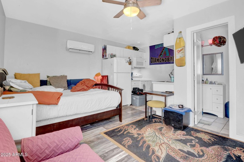 16-web-or-mls-1229 E Moreland St-16