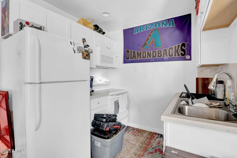 17-web-or-mls-1229 E Moreland St-17