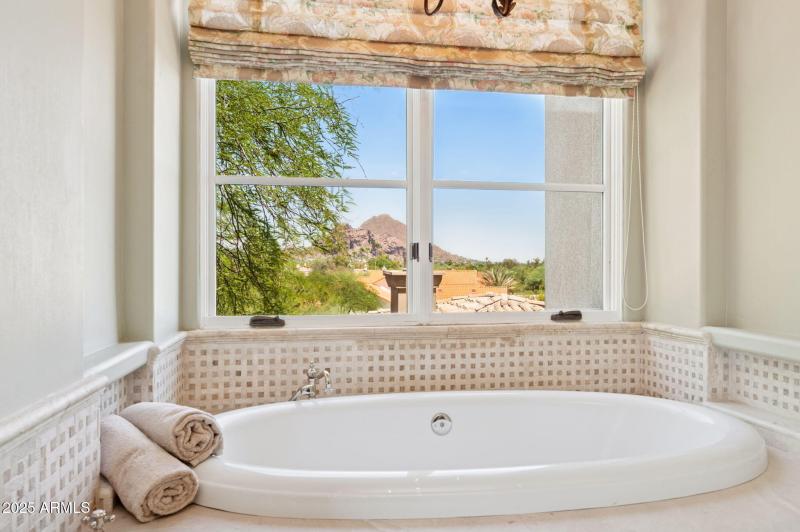 Primary Bath Soaking Tub 5738-n-32nd-pl