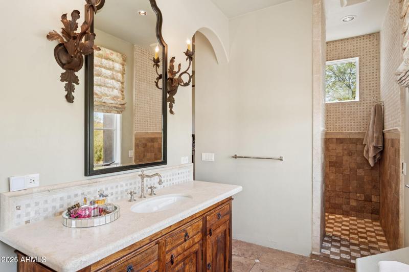 Primary Bath 5738-n-32nd-pl