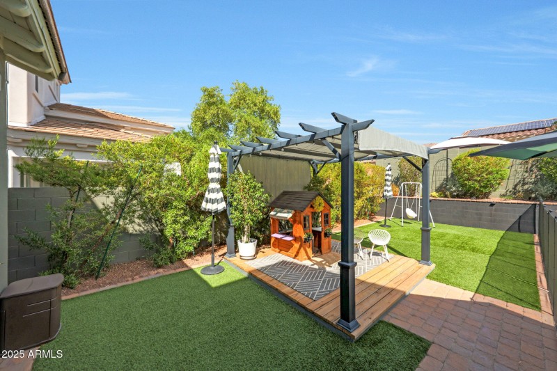 And this GREAT backyard