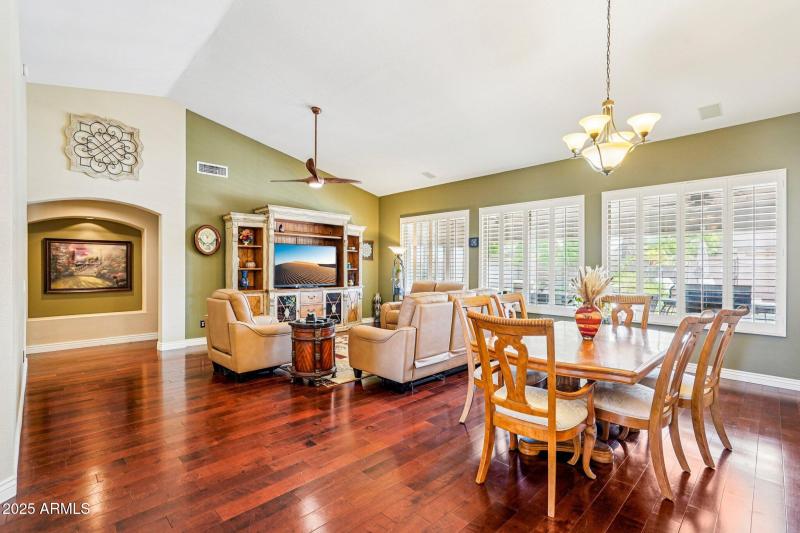 10-web-or-mls-N 85th Dr-S0907-010