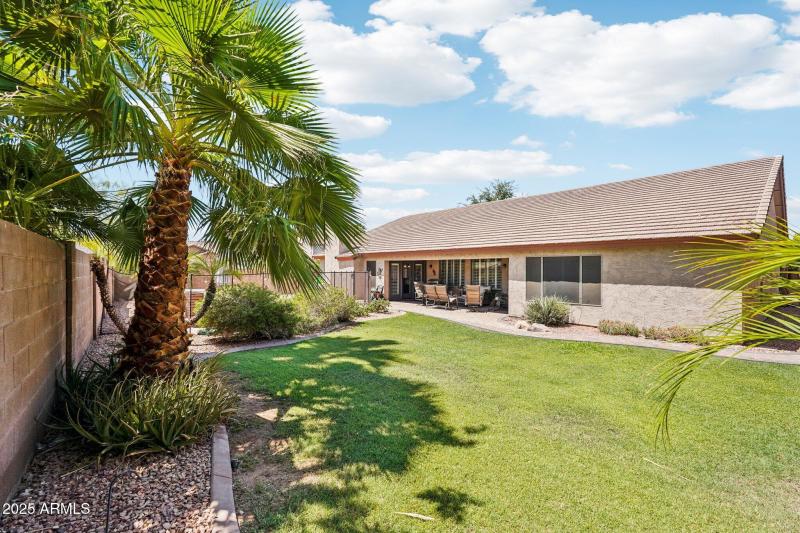 37-web-or-mls-N 85th Dr-S0907-037