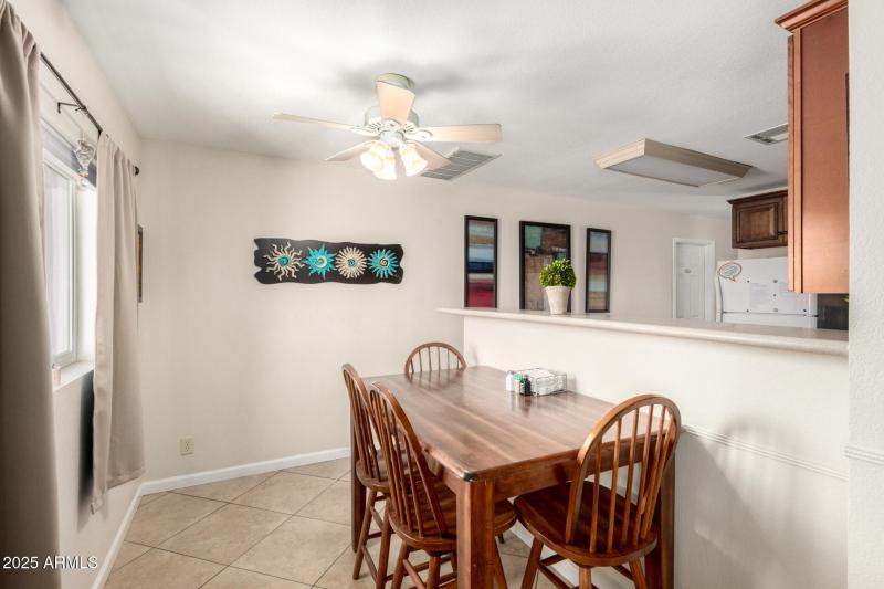 Kitchen Eating Area