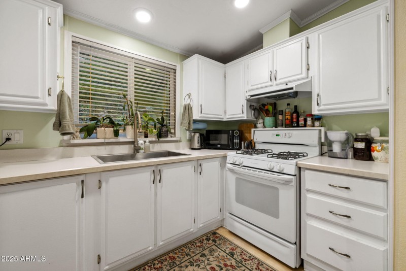 24-Kitchen 2