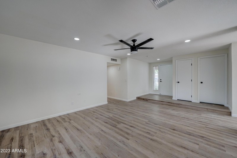 7113 W Sunnyside -4