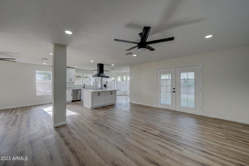7113 W Sunnyside -6