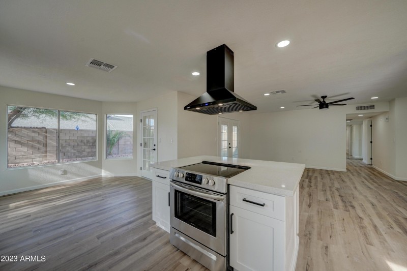 7113 W Sunnyside -8