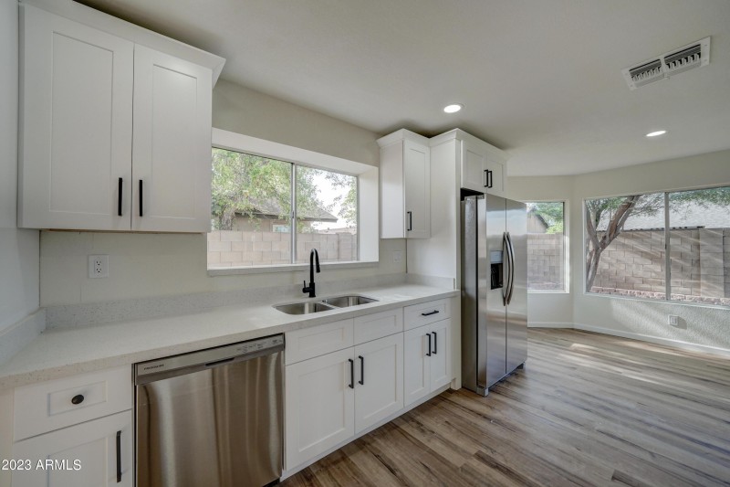 7113 W Sunnyside -9
