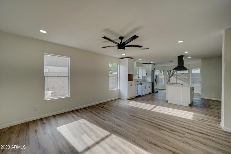 7113 W Sunnyside -11