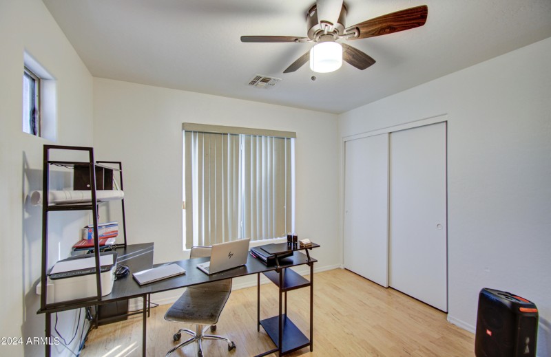 Bedroom 3, pic 2