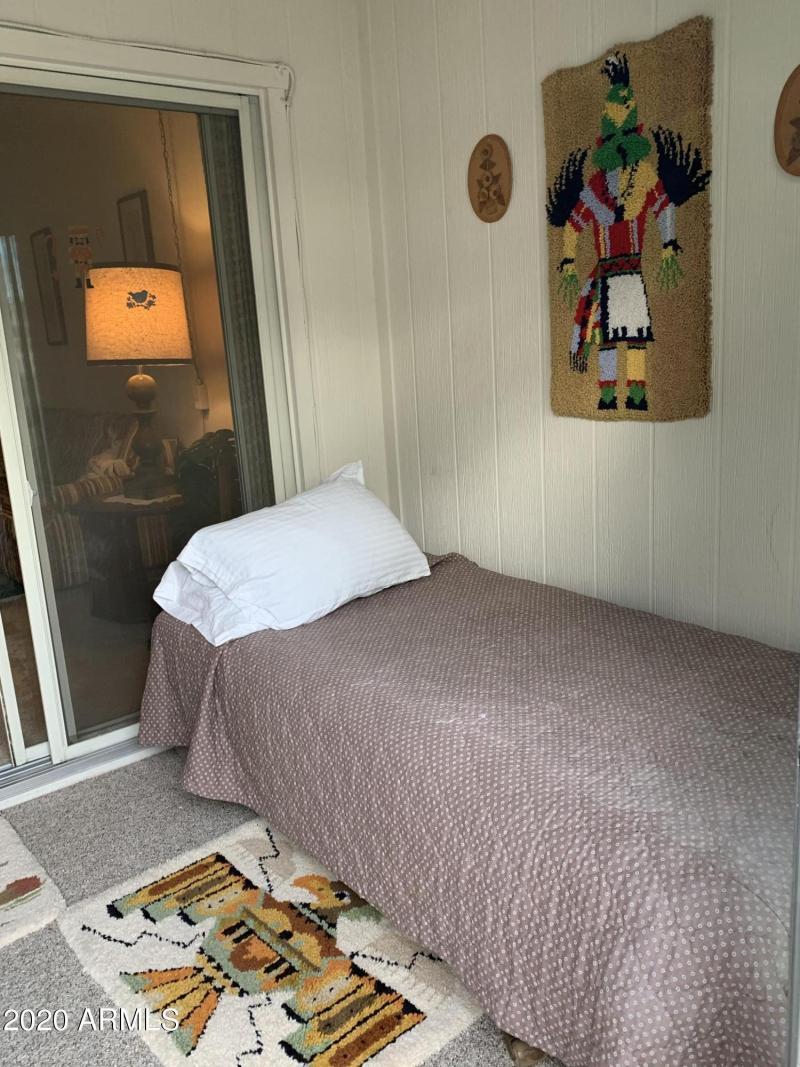 ENCLOSED LANAI W TWIN BED