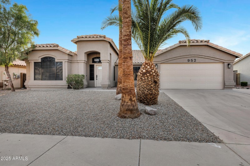 952 S Canal Dr-1