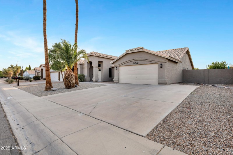 952 S Canal Dr-3