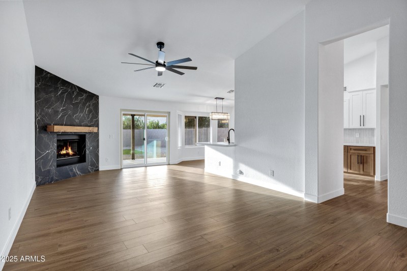 952 S Canal Dr-11