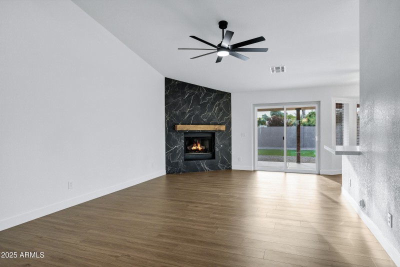 952 S Canal Dr-13