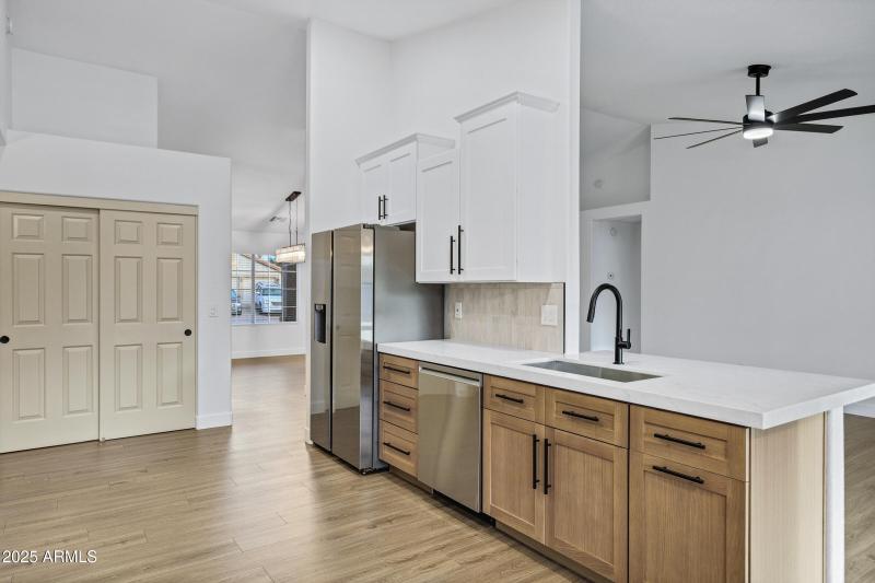 952 S Canal Dr-18
