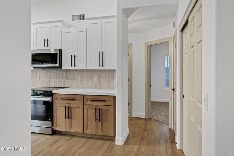 952 S Canal Dr-20