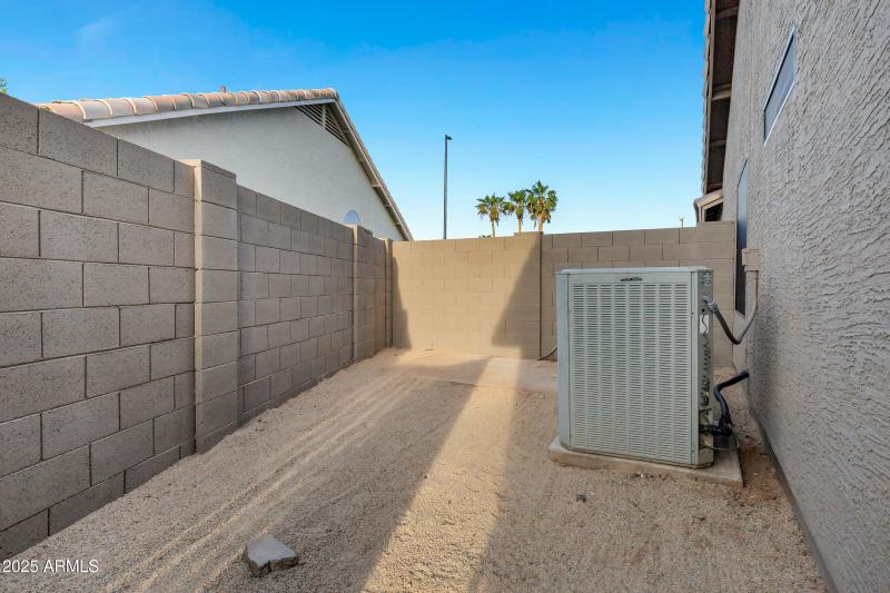952 S Canal Dr-38