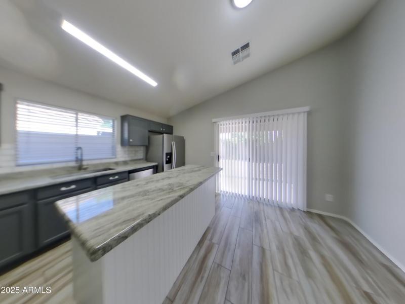 4_pc_dpY04CoUwM_i7F8d7FXLJ_layout_0