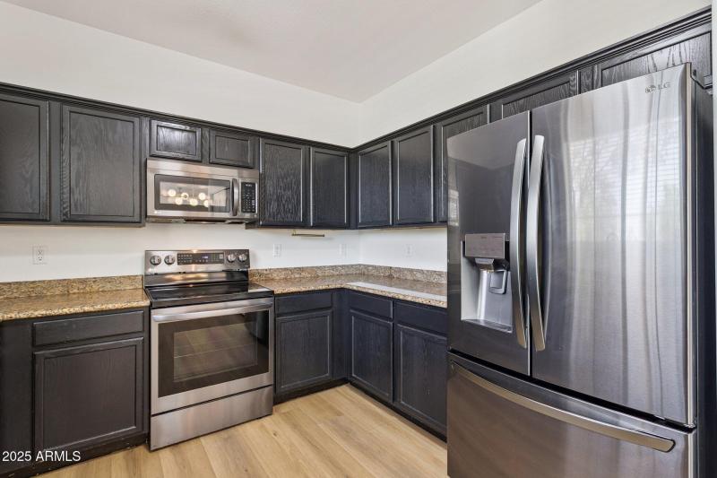 13-web-or-mls-2730-e-ellis-st