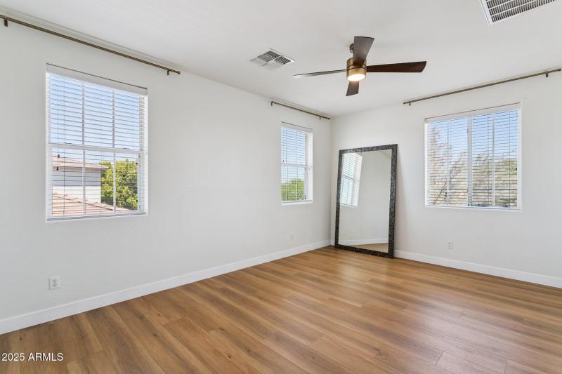 20-web-or-mls-2730-e-ellis-st