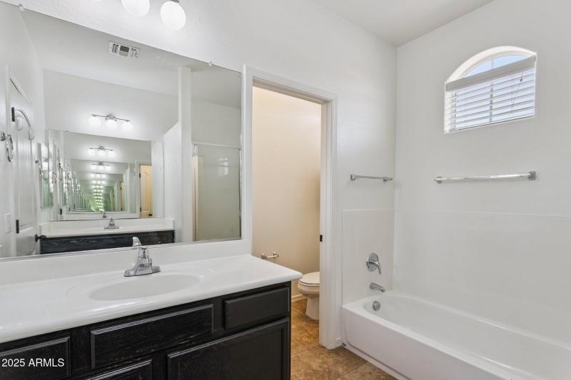 25-web-or-mls-2730-e-ellis-st