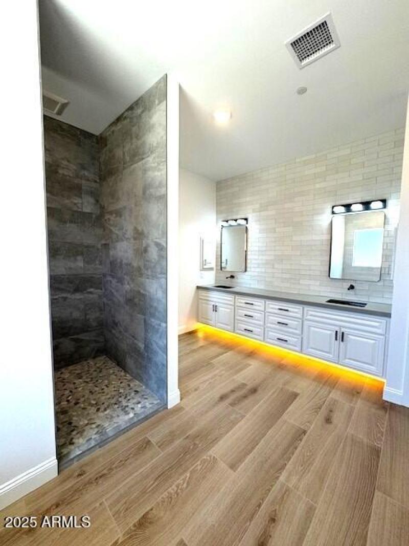 Full Tile Wall