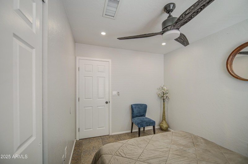 Bedroom 4-pic 2