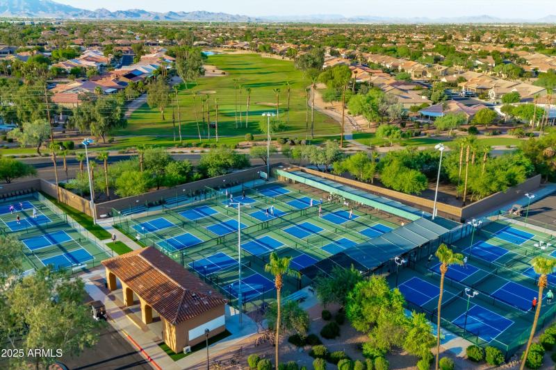 40-Clubhouse and Course View