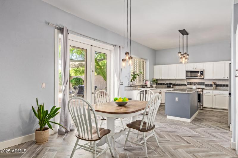 15 - 46th Kitchen:Dining Area