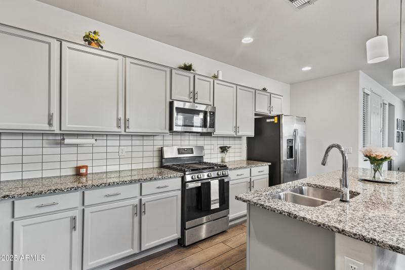 neutral, modern colors